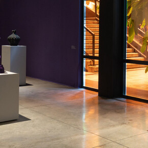 Asicaz Monzón-Aguirre, Envoltorios, exhibition view. Courtesy of La Cometa Gallery