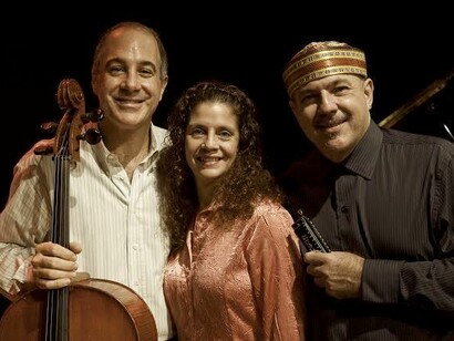 José Staneck (harmônica), Ricardo Santoro (violoncelo) e Sheila Zaugy (piano)