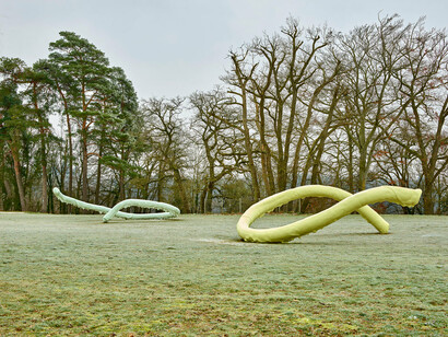 Nairy Baghramian
Beliebte Stellen (Privileged Points), 2017
Bronze, paint
Installation view, Mudam, Musée d’Art Moderne Grand-Duc Jean, Luxembourg, 2019
Courtesy of the artist and Marian Goodman Gallery
Photo credit: Remi Villaggi