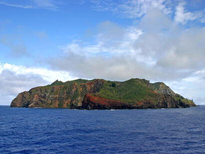 Isla Pitcairn, la única isla habitada del archipiélago oficialmente llamado Territorio británico de ultramar Islas Pitcairn, Henderson, Ducie y Oeno