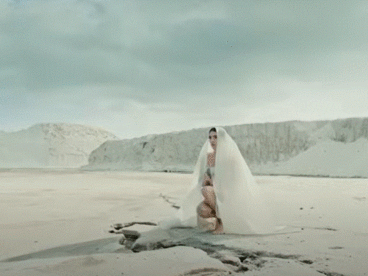 Videoclip del brano "Bacio sulla fronte" di Joan Thiele dal secondo album "Joanita"
