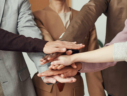 Analyse du rôle de l'exemplarité dans le leadership, soulignant l'importance pour un leader d'être un modèle pour son équipe