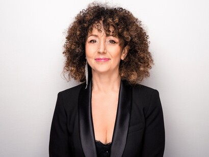 Un bel ritratto di Tiziana Tentoni, docente, divulgatrice, consulente, project manager ed ex violinista specializzata nel personal branding dei musicisti e nel marketing e comunicazione della musica classica © Alberto Mantegna 