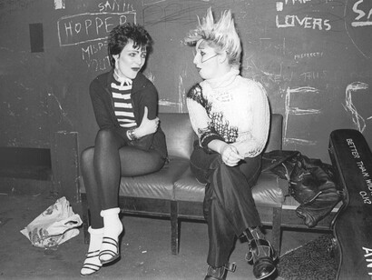 La cantante Siouxsie Sioux y la modelo Jordan, iconos fundadores del punk