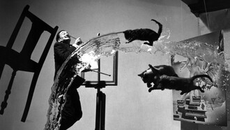 Philippe Halsman; Dalí Atomicus, 1948, (versión no retocada, detalle)