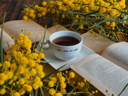 A close-up of a warm drink accompanied by a gentle reminder to relax, symbolizing healthier relationships with technology and attention