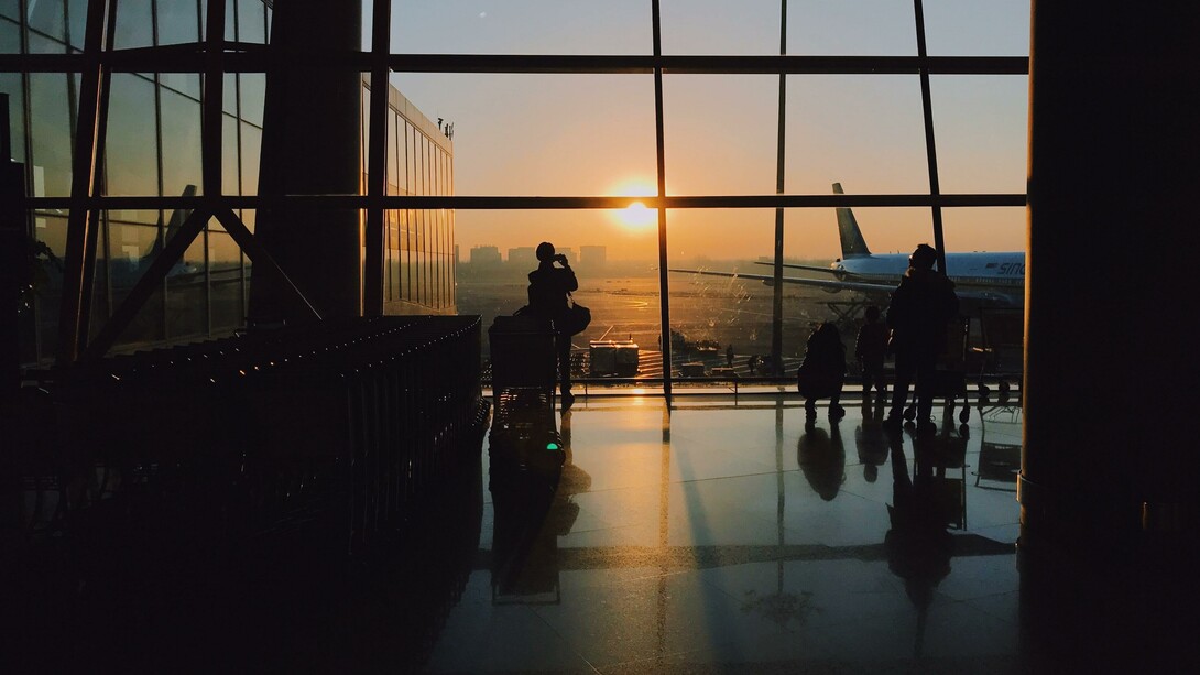 Esplorare per conoscere, inventare per sopravvivere e soprattutto godersi il viaggio anche durante l’attesa del prossimo volo