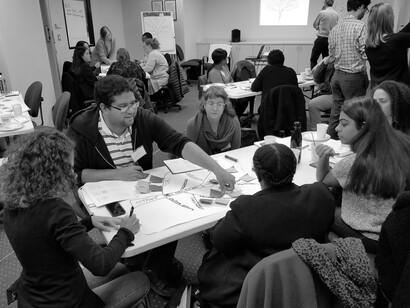 Una sociedad con base en relaciones respetuosas, integrada, dialogante, equilibrada, es claramente preferible a una sociedad donde el 85% de los ciudadanos viven angustiados y el otro 15% ocupado en defender sus privilegios