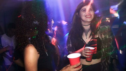 El consumo de alcohol en Azogues ha sido interpretado históricamente como una forma de entretenimiento, reflejando la falta de alternativas culturales accesibles