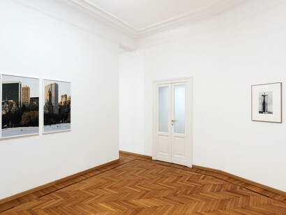 Jamais laisser les photos trainer. Courtesy of Galleria Monica De Cardenas