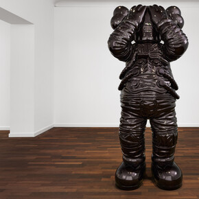 Kaws, Therapy, ausstellungsansicht. Mit freundlicher genehmigung der Galerie Max Hetzler