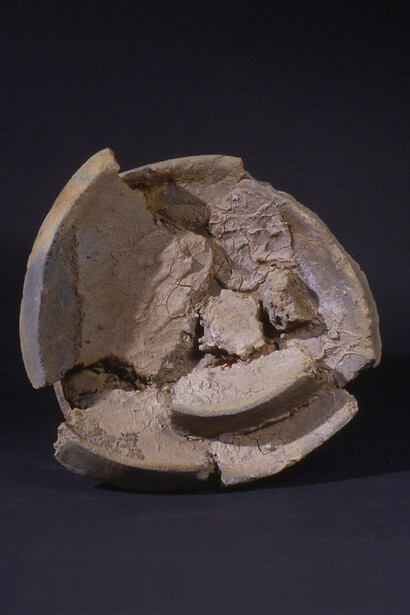 Peter Voulkos, Untitled (plate), 2000. Courtesy of L.A. Louver