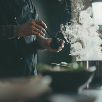 Cucina, ristorazione. «Beh, soprattutto perché si tratta di un ingrediente, diciamo, pericoloso, come tutte le spezie in generale. In quantità eccessiva potrebbe alterare il gusto dei piatti o, comunque coprire quello di tutti gli altri ingredienti, per via del suo sapore così forte», fu la risposta