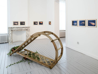 The Hum Comes From The Stumuch. Courtesy of Gladstone Gallery
