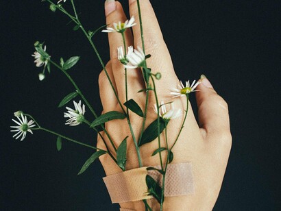 Há de se ter uma percepção clara do que o outro fez ou faz na vida da gente, mas deslocar a responsabilidade da minha tatuagem, dor ou ressentimento para o meu próprio entendimento de ser capaz de resolver tal questão