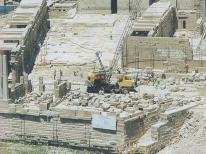 Algikia, il rimontaggio del dromos del tempio di Iside