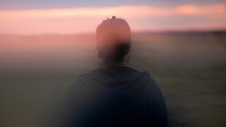 Nonostante le prove di un’invasione diretta del sistema nervoso centrale da parte del SARS-CoV-2 siano limitate, i disturbi cognitivi rappresentano oggi una delle conseguenze più diffuse tra i pazienti post-COVID