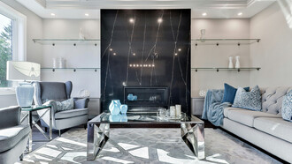 Sala de estar decorada e com ponto focal definido. O design de interiores evoluiu para se tornar mais personalizado e, ao mesmo tempo, diversificado e inclusivo