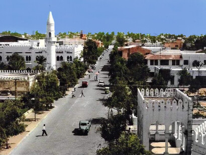 Mogadiscio centro, con la moschea Arbah Rakun ed il Caffè Nazionale