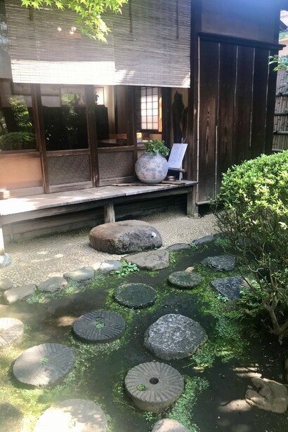 Kosoan garden stepping stones © Alma Reyes