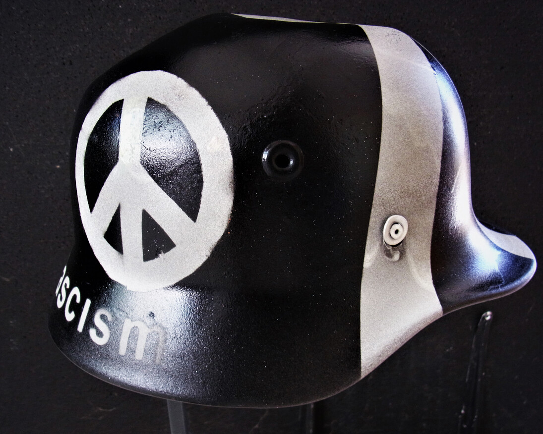 Diversity Not Fascism. Courtesy of Gallery Different
