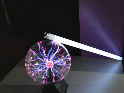 Y, otras tres salas para llevar a cabo talleres: Albert Einstein, Margarita Salas y Maryam Mirzakhani en las que se realizan experimentos guiados por un educador 