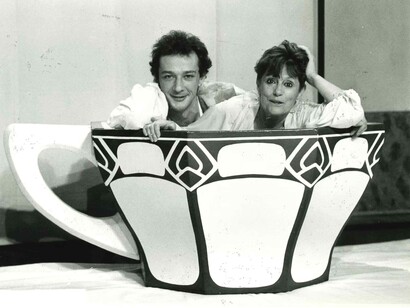 Sotto la tavola, 1990, Jolanda Cappi e Gianfranco Bella. Per gentile concessione del Teatro del Buratto