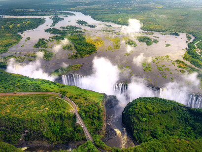 Vista aérea de las cataratas Victoria en la frontera de Zambia y Zimbabue