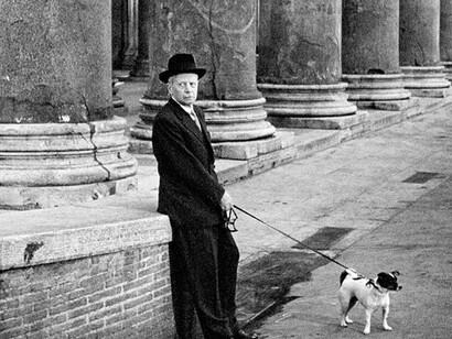 Umberto D. è la storia di un pensionato ridotto in miseria che ha come unico amico un cane di nome Flaik