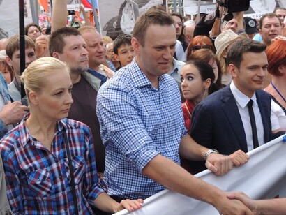  Yulia Navalnaya, Alexei Navalny, Anna Veduta e Ilya Yashin durante una marcia di protesta a Mosca il 12 giugno 2013