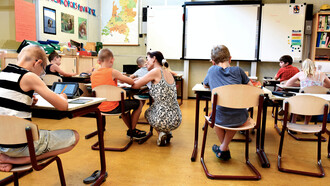 Système éducatif en France. Le président de la République a déclaré que les écoliers français ont trop de vacances scolaires, ce qui a pour effet d’accroître les inégalités