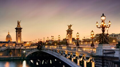 París. Puente de Alejandro III sobre el río Sena