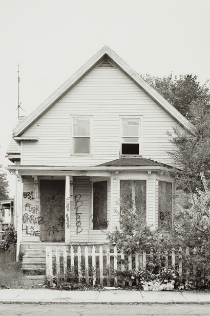 Joachim Koester, Some Boarded Up Houses, 2009-2013. Udvalg af fotografisk serie i 22 dele. Courtesy Galleri Nicolai Wallner