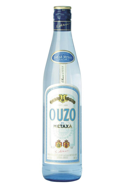 Ouzo, mezcla de alcoholes aromatizados por destilación o maceración con semillas de anís