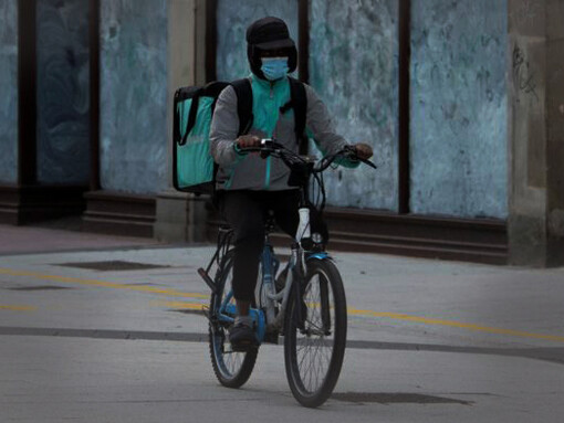 Il Ministero del Lavoro ha stabilito con una circolare che le compagnie di food delivery non possono pagare i fattorini a consegna 