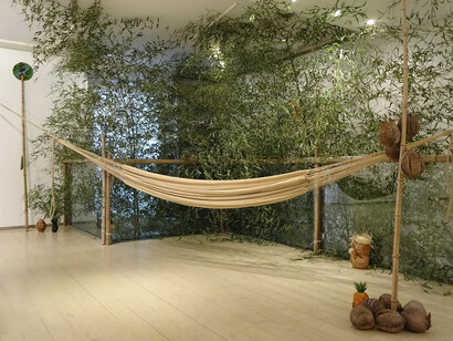 Besides colonisation. Courtesy of © Galería José de la Fuente