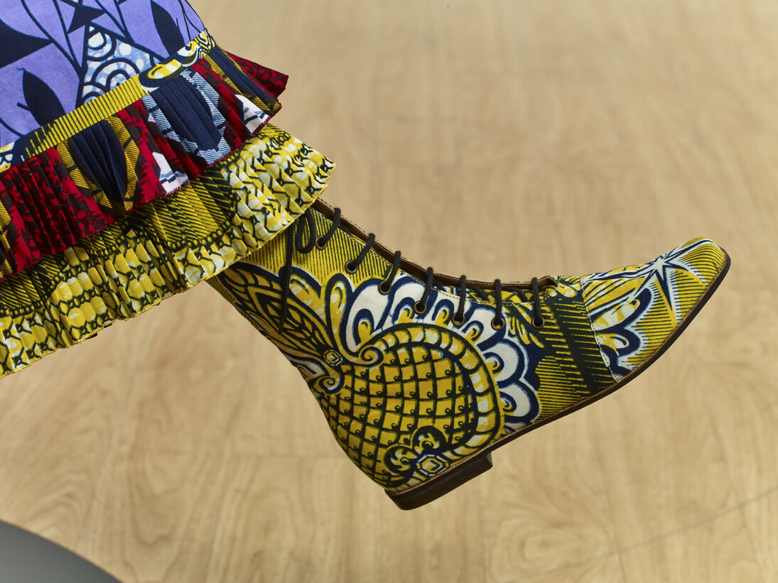 Yinka Shonibare MBE b. 1962, Girl Balancing Knowledge (2015)
Fibreglass mannequin, Dutch wax printed cotton textile, books, globe and steel baseplate
179 x 139 x 89 cm (70 1/2 x 54 3/4 x 35 in.)
Photographer: Stephen White
Image courtesy the artist, Stephen Friedman Gallery,
London and Pearl Lam Galleries, Hong Kong, Shanghai
and Singapore. Detail