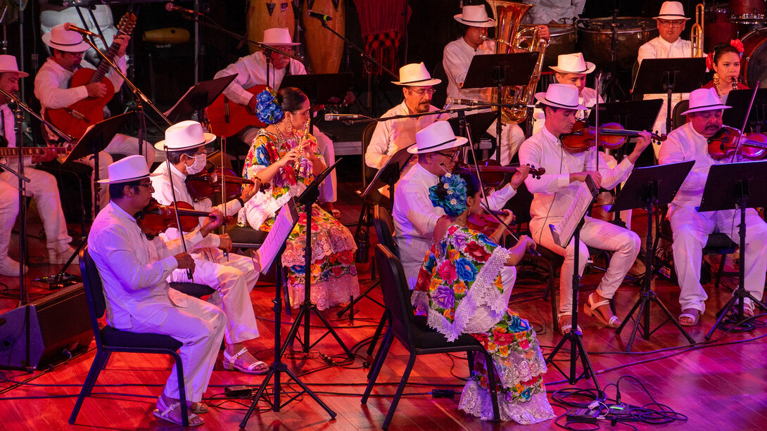 La Orquesta Típica Yukalpetén debutó en la Plaza de la Independencia de Mérida (Yucatán, México), el 12 de abril de 1942