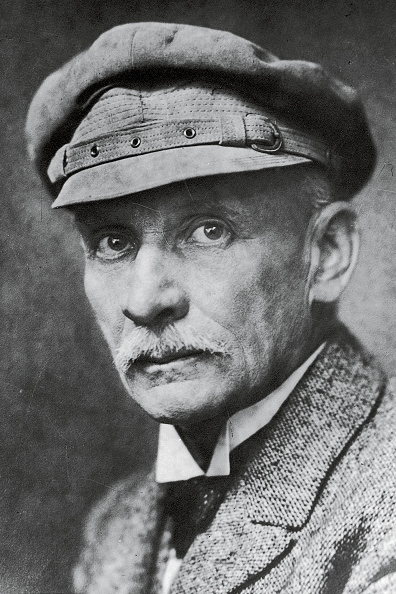 Gustav Meyrinck, autor de El Golem, libro que inspira reflexiones sobre la creación y sus implicaciones