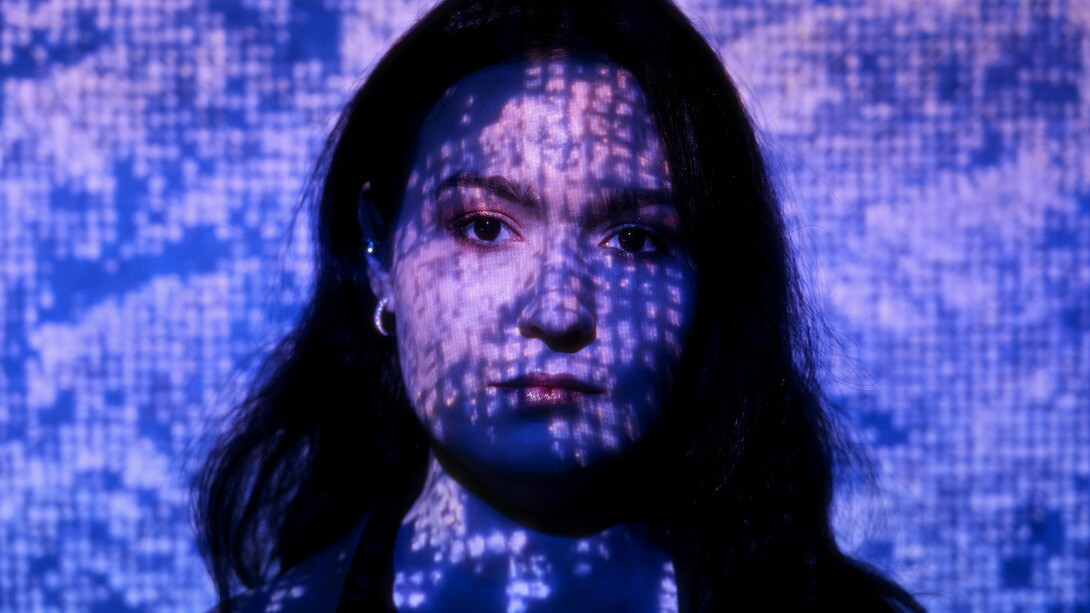 La inteligencia artificial se presenta como la gran revolución de nuestro tiempo, pero también plantea interrogantes sobre quién controla el conocimiento y qué culturas sobrevivirán a su expansión