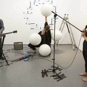 'perFORMa' opening night | Performance by Florence Peake