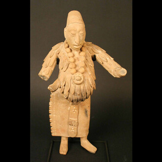 Figura antropomorfa masculina
Materiales: Cerámica
Clásico Tardío 600 - 900 DC
Medidas: 270 mm de alto x 137 mm de ancho