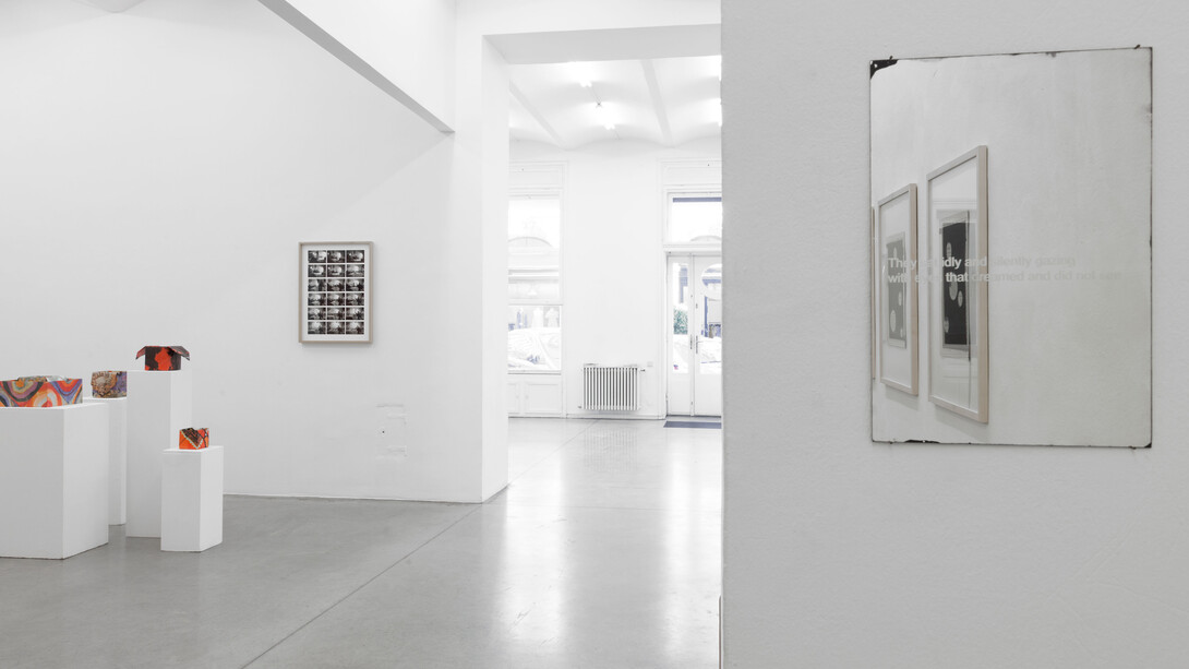 Ausstellungsansicht BOOKS + PAPERS II, Christine König Galerie, Wien 2019
© Foto: Philipp Friedrich

