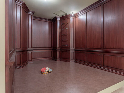 Robert Therrien, No title (paneled room) (detail), 2017, Wood and mixed media, 129 3/4 × 186 5/8 × 139 1/8 inches (329.6 × 474 × 353.4 cm) © Robert Therrien