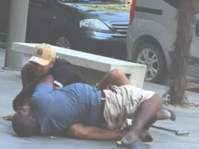 Civitanova Marche. L'aggressione di Filippo Ferlazzo che prende a bastonate Alika Ogorchukwu uccidendolo