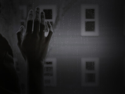 Olhar pela janela com a vontade de mudança