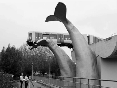 Fue una de estas colas la que evitó la tragedia del metro en De Akkers, pues sobre ella descansó el tren descarrilado aquella noche