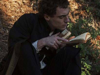 Elio Germano in una scena del film Il Giovane Favoloso