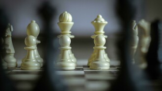 En el último siglo, Occidente ha visto un notable declive en su poder global mientras Asia, especialmente China, gana influencia en el tablero mundial