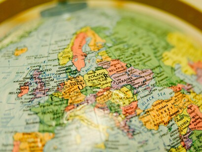 Hoje em dia é um assunto de muita importância no meio dos negócios domésticos e, com uma integração cada vez maior, torna-se um processo irreversível. Cada vez mais será necessária a participação de colaboradores poliglotas altamente treinados, especializados e também experimentados, para poderem prestar sua ajuda, no desenvolvimento económico da Nação